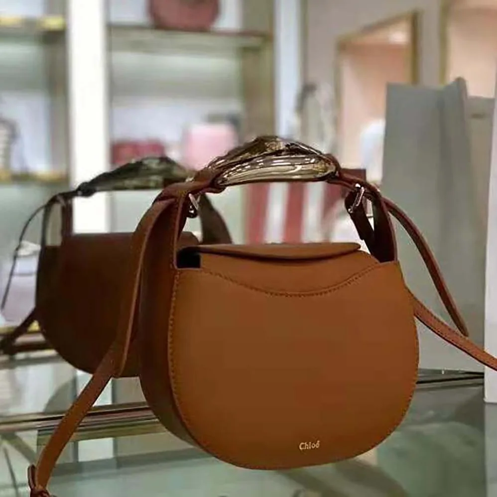 Chloe Kiss Small Purse in Small Grain Calfskin for Women in Brown