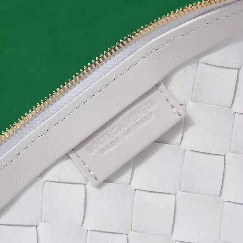 Bottega Veneta Turn Medium Intrecciato Leather Pouch with Adjustable Strap for Women in White Bottega Veneta Turn Medium Intrecciato Leather Pouch with Adjustable Strap for Women in White