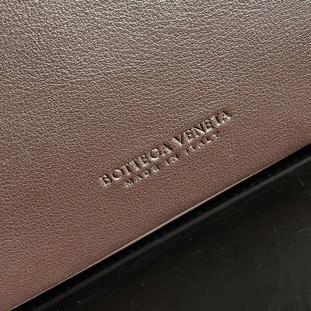 Bottega Veneta Large Andiamo in Silky Calf Leather-806010V4O922190 for Women Bottega Veneta Large Andiamo in Silky Calf Leather-806010V4O922190 for Women
