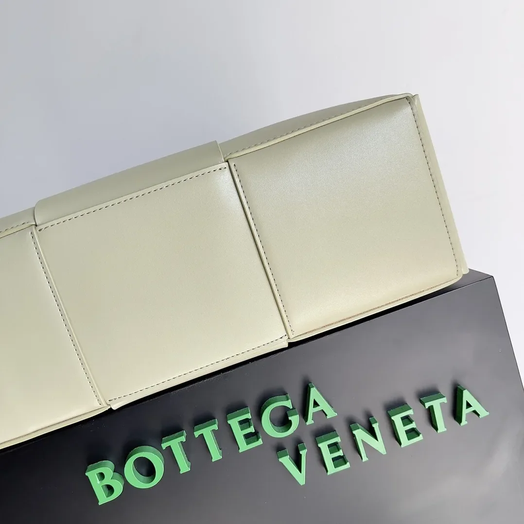 Bottega Veneta Large Arco Tote Bag Beige Bottega Veneta Large Arco Tote Bag Beige