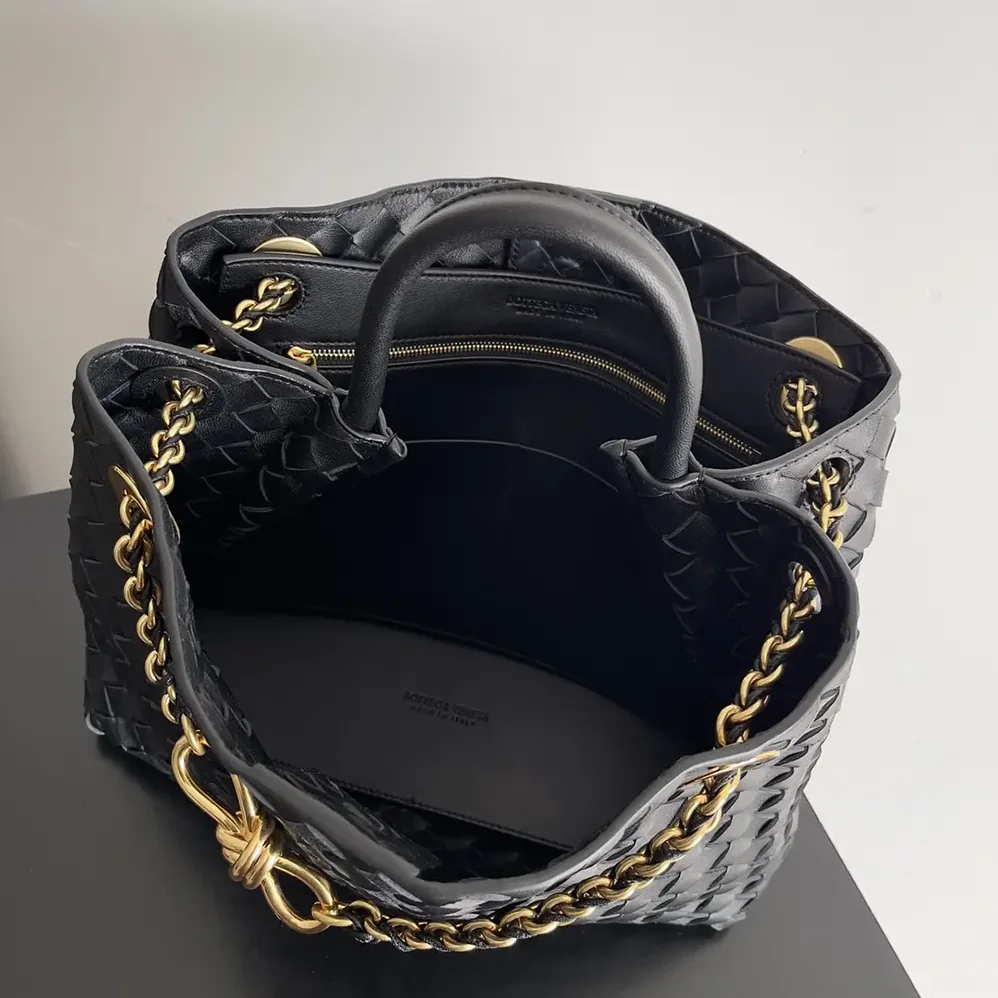 Bottega Veneta Medium Andiamo in Supple Intrecciato Leather for Women in Black/Gold