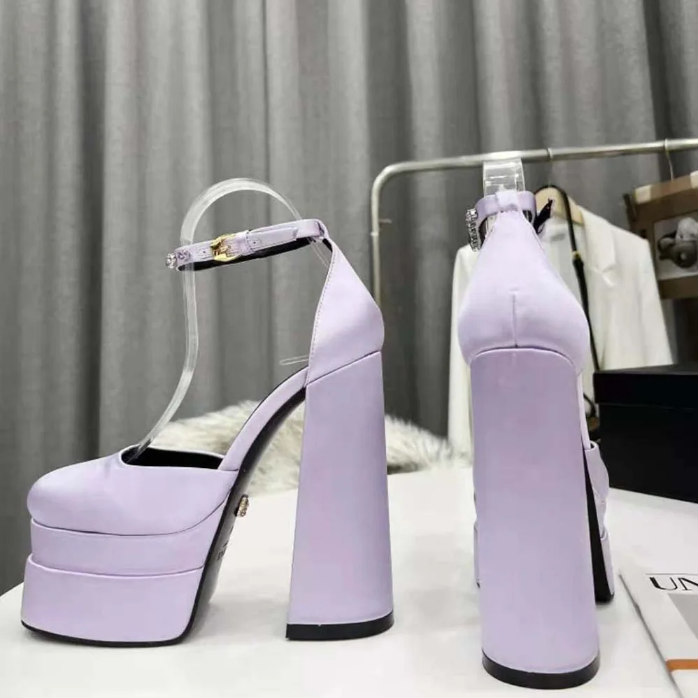 Versace Medusa Aevitas Platform Pumps in 15.5cm Heel Hight for Women in Purple