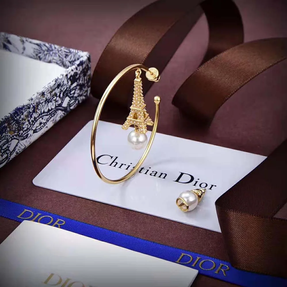 Dior Plan De Paris Earrings Gold-Finish Metal and White Resin Pearls for Women Dior Plan De Paris Earrings Gold-Finish Metal and White Resin Pearls for Women