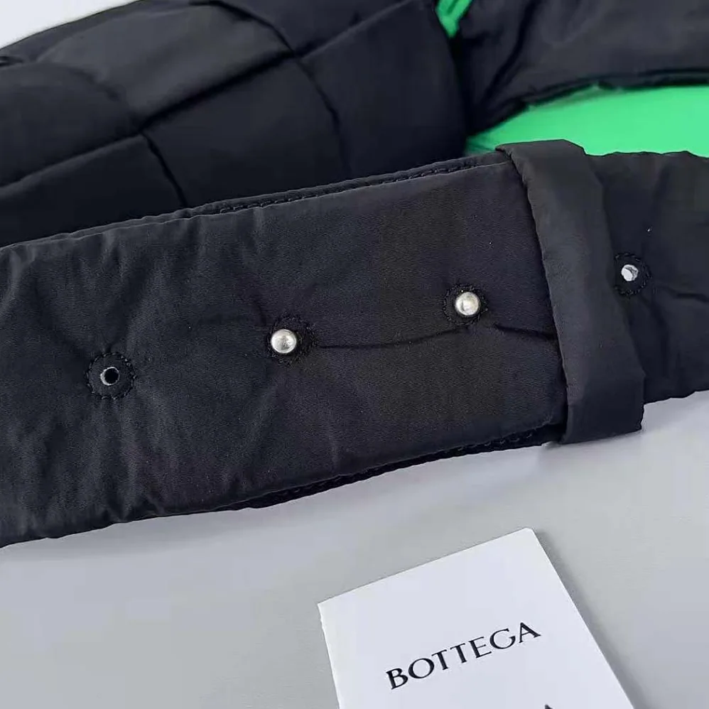Bottega Veneta Padded Tech Cassette Medium Padded Intreccio Nylon Crossbody Bag for Men in Black Bottega Veneta Padded Tech Cassette Medium Padded Intreccio Nylon Crossbody Bag for Men in Black
