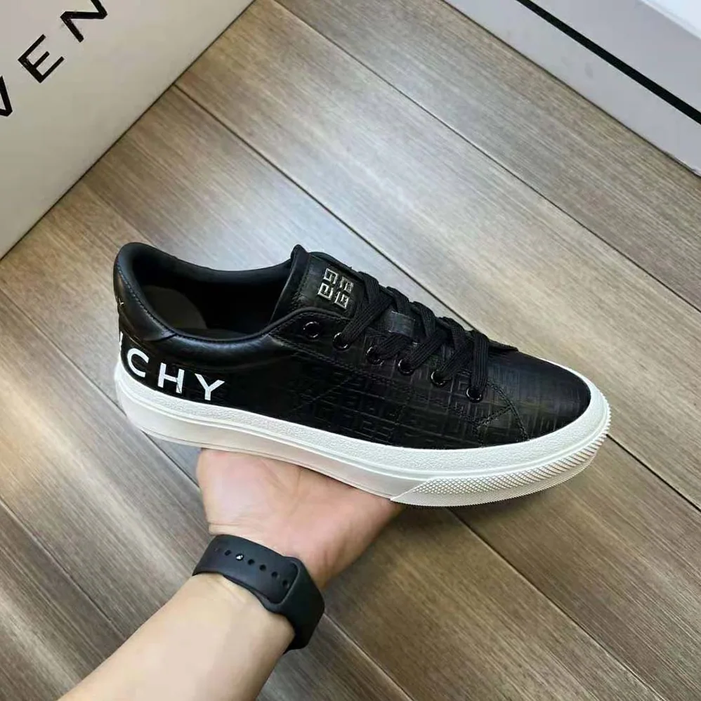 Givenchy Oswald City Sport Sneakers in Leather for Unisex in Black