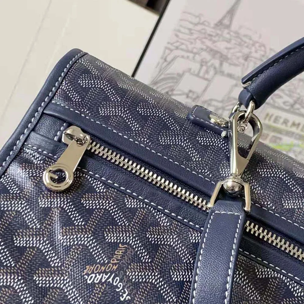 Goyard Saint Léger Backpack in Goyardine Canvas & Chevroches Calfskin for Women in Navy Goyard Saint Léger Backpack in Goyardine Canvas & Chevroches Calfskin for Women in Navy