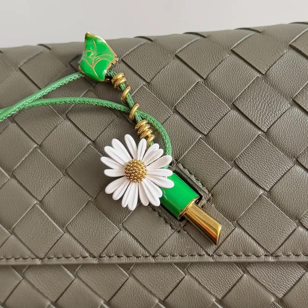 Bottega Veneta Andiamo Daisy Pouch+Dark Green for Women Bottega Veneta Andiamo Daisy Pouch+Dark Green for Women