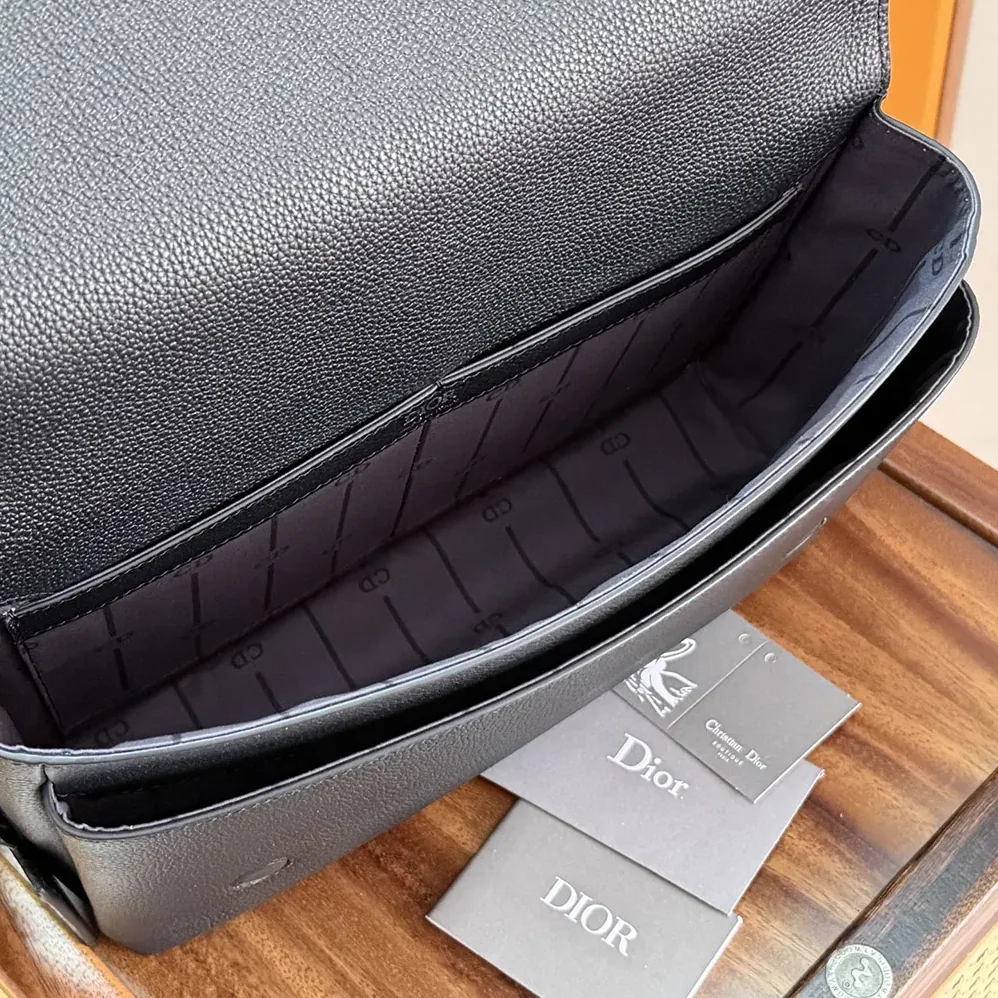 Dior CD Icon Messenger Bag with Flap Gris Flanelle Matte Grained Calfskin for Men Dior CD Icon Messenger Bag with Flap Gris Flanelle Matte Grained Calfskin for Men