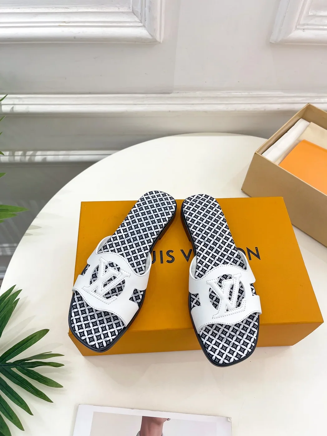 Louis Vuitton Isola Flat Mule LV White Louis Vuitton Isola Flat Mule LV White