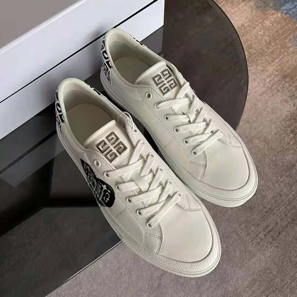 Givenchy Sneakers in Leather with Tag Effect 4G Print for Unisex in White
