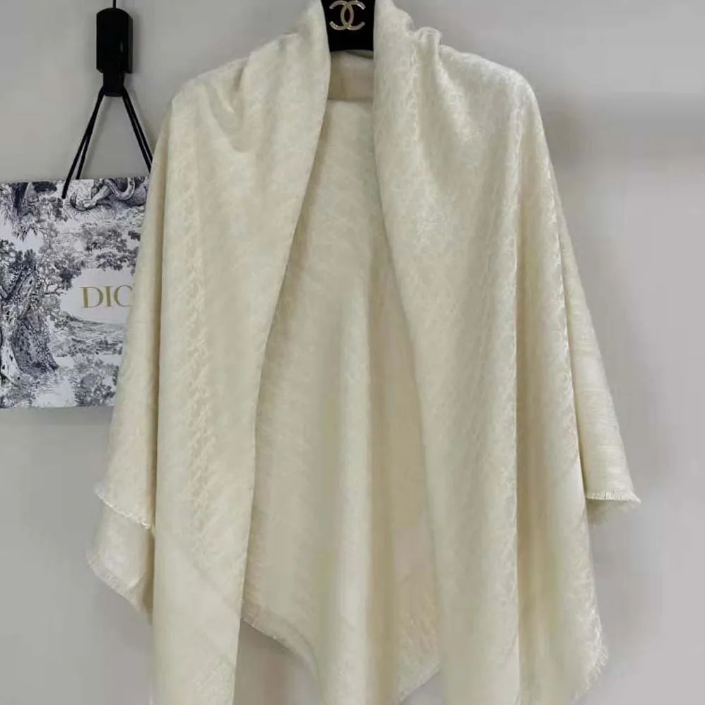 Dior Oblique Shawl Gold-Tone Silk Blend and Metallic Thread for Unisex Dior Oblique Shawl Gold-Tone Silk Blend and Metallic Thread for Unisex