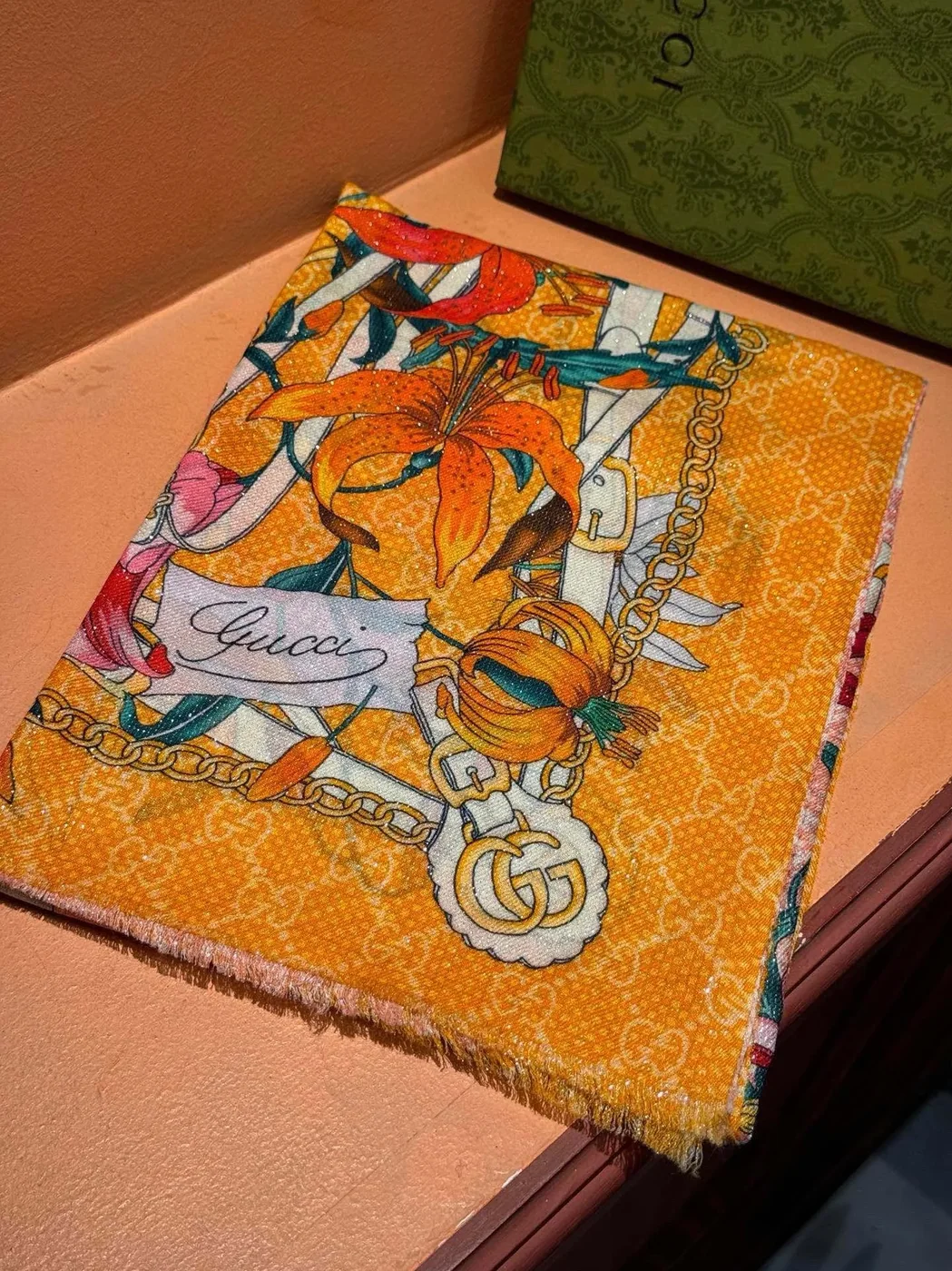 Gucci Flora Silk Scarf Floral Pattern / Gucci Flora Silk Scarf Floral Pattern /