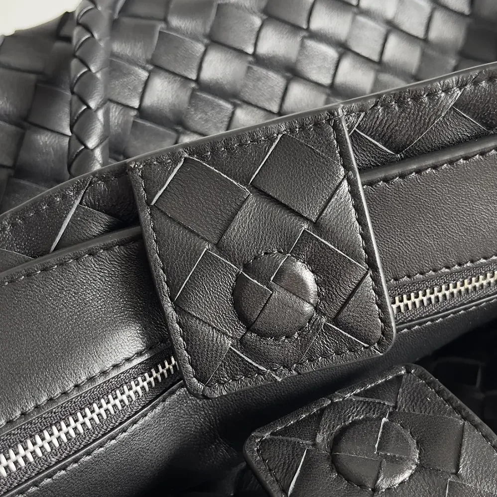 Bottega Veneta Medium Andiamo in Supple Intrecciato Leather for Women in Black/Silver Bottega Veneta Medium Andiamo in Supple Intrecciato Leather for Women in Black/Silver
