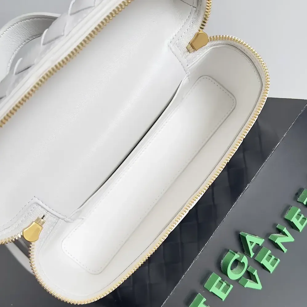 Bottega Veneta Bang Bang Vanity Case for Women in White Bottega Veneta Bang Bang Vanity Case for Women in White