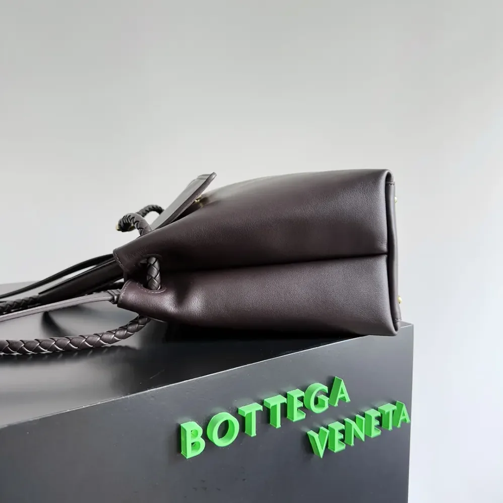 Bottega Veneta Medium Ciao Ciao for Women in Chocolate