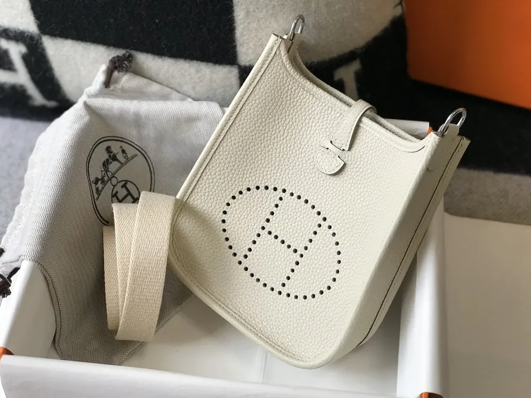 Hermes Evelyne 16 Amazone Bag Beige With Silver in Toned Hardware Hermes Evelyne 16 Amazone Bag Beige With Silver in Toned Hardware