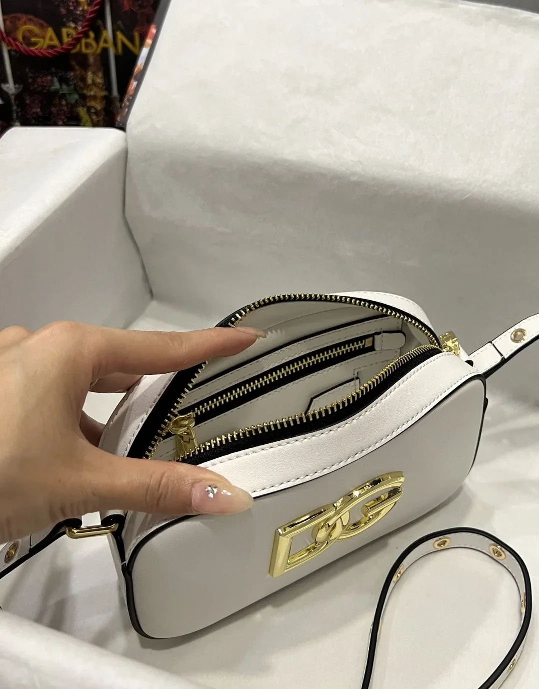 Dolce & Gabbana Crossbody 3.5 Bag White / DG BB7095AW57680002 Dolce & Gabbana Crossbody 3.5 Bag White / DG BB7095AW57680002