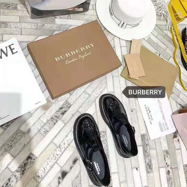 Burberry T-Bar Shoes Upgraded High-Gloss Patent Leather for Women in Black Burberry T-Bar Shoes Upgraded High-Gloss Patent Leather for Women in Black