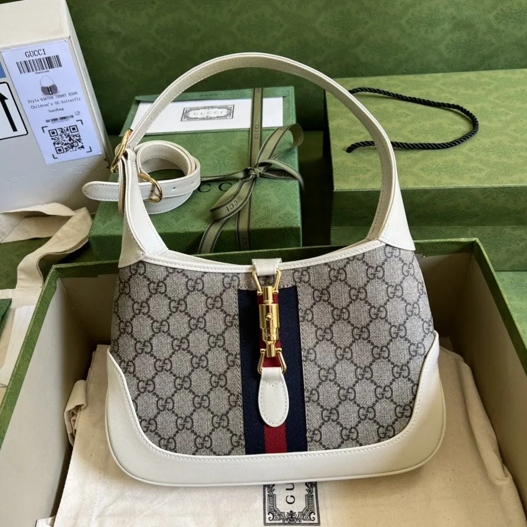 Gucci Jackie 1961 Small Shoulder Bag Beige And Ebony GG Supreme Canvas / Gucci Jackie 1961 Small Shoulder Bag Beige And Ebony GG Supreme Canvas /