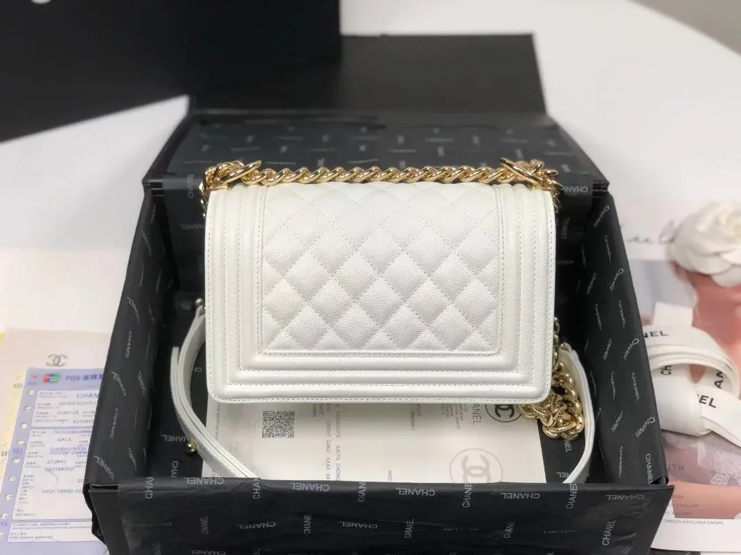 Chanel Boy Flapbag White / Chanel Boy Flapbag White /