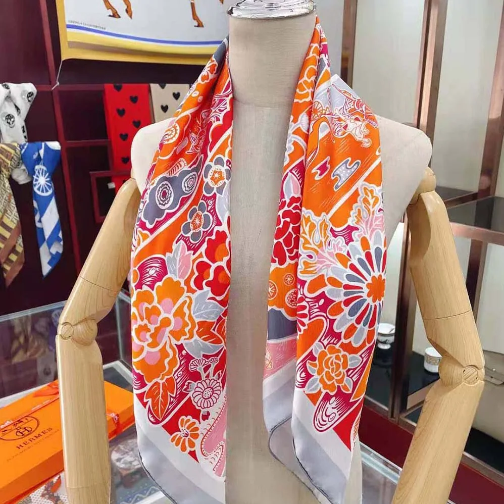 Hermes Bingata Shawl 140 in Cashmere and Silk with Hand-Rolled Edges for Women in Pink Hermes Bingata Shawl 140 in Cashmere and Silk with Hand-Rolled Edges for Women in Pink