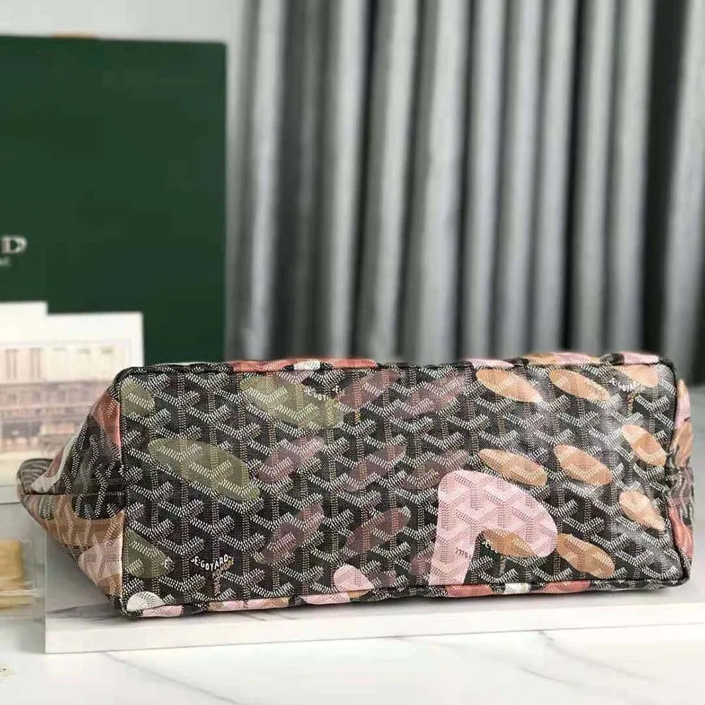 Goyard Saint Louis PM Bag Lettres Camouflage for Women in Pink Goyard Saint Louis PM Bag Lettres Camouflage for Women in Pink