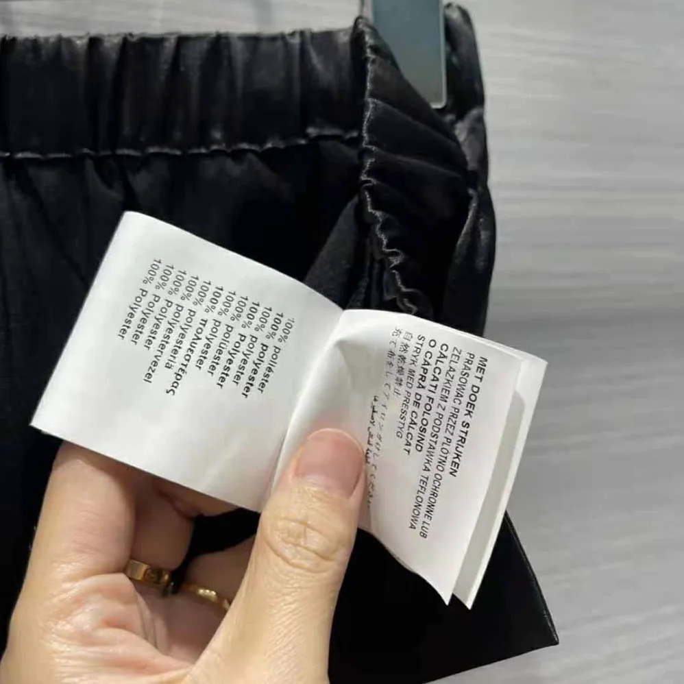 Prada Twill Pants Stand out for Their Refined Allure for Women in Black Prada Twill Pants Stand out for Their Refined Allure for Women in Black