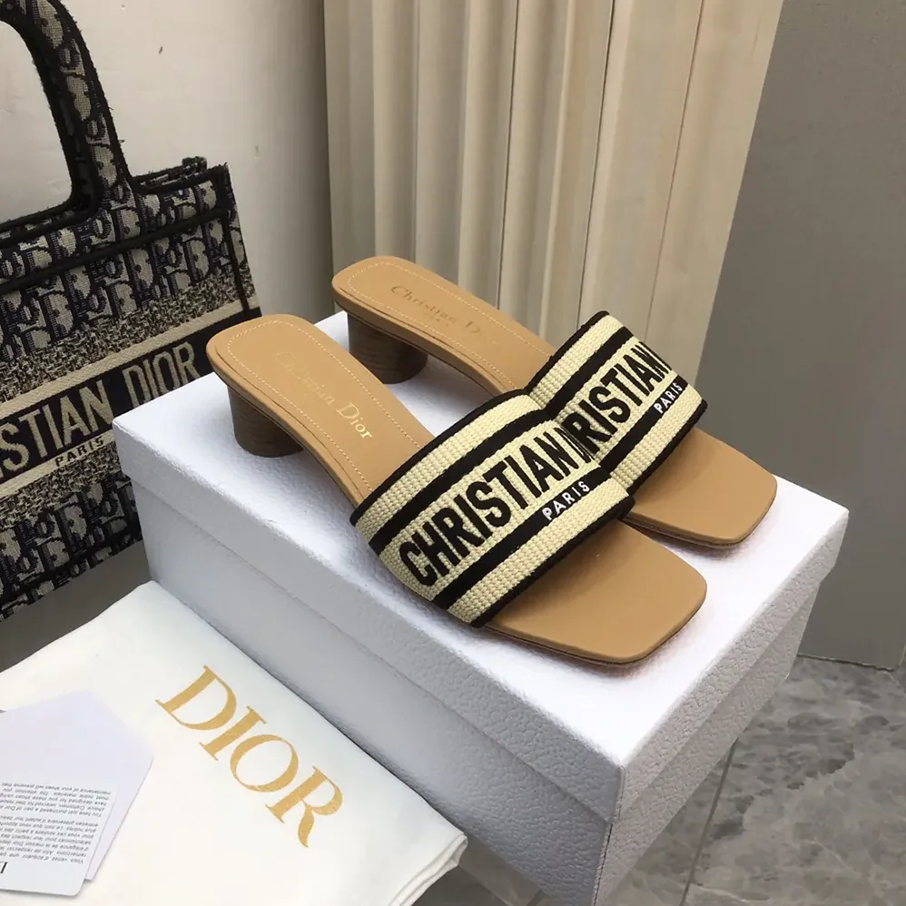 Dior Dway Heeled Slide Natural Raffia and Black Embroidered Cotton for Women Dior Dway Heeled Slide Natural Raffia and Black Embroidered Cotton for Women