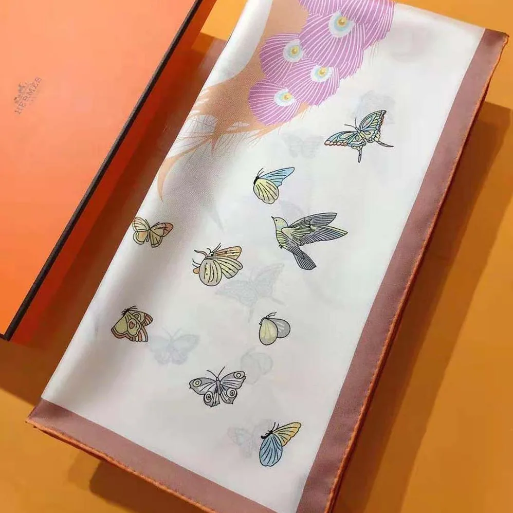 Hermes Hermes Story Scarf 90 in Silk Twill with Hand-Rolled Edges for Women in White