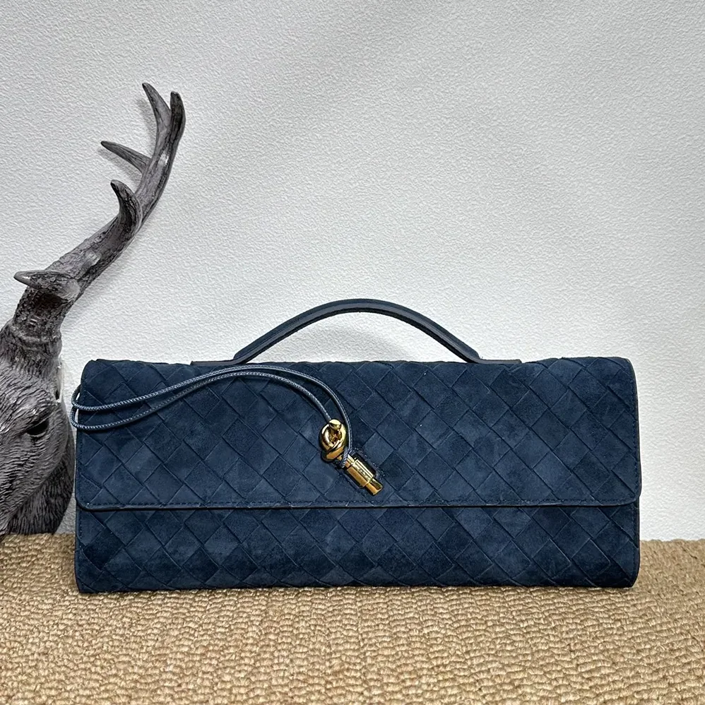 Bottega Veneta Andiamo Clutch for Women in Navy Bottega Veneta Andiamo Clutch for Women in Navy
