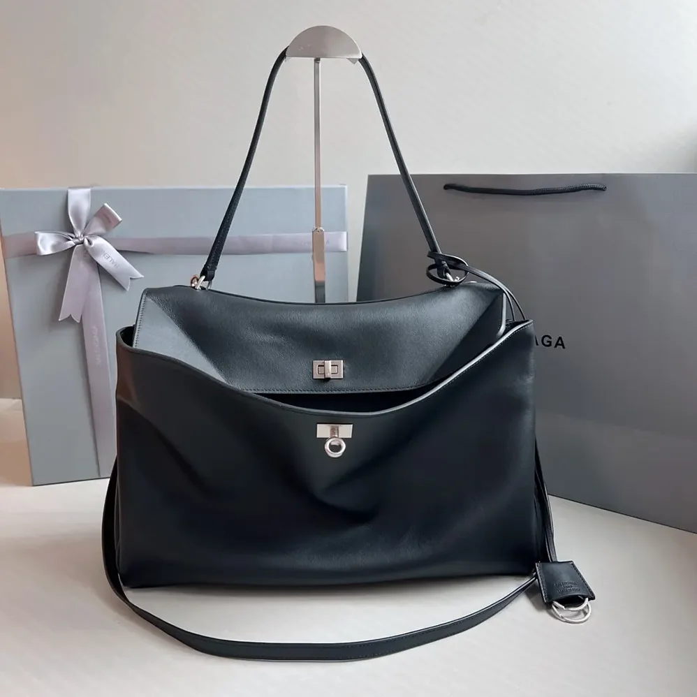 Balenciaga Rodeo Medium Handbag in Black Smooth Calfskin for Women in Silver Balenciaga Rodeo Medium Handbag in Black Smooth Calfskin for Women in Silver