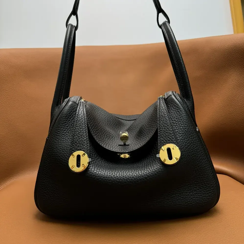 Hermes Lindy 26 in Clemence Leather for Women in Black/Gold