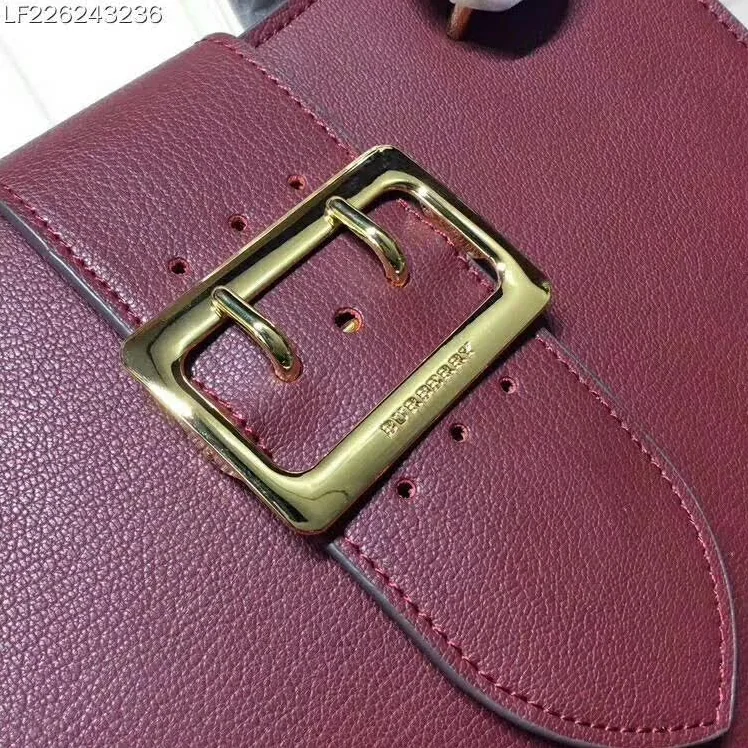 Burberry Medium Buckle Tote in Grainy Leather in Maroon