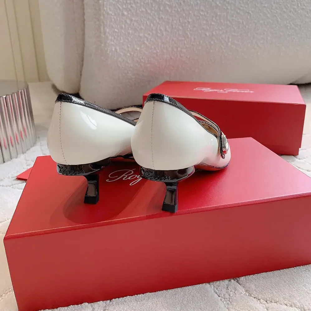 Roger Vivier Mary Jane Virgule 55 Mules in Patent Leather for Women in White Roger Vivier Mary Jane Virgule 55 Mules in Patent Leather for Women in White