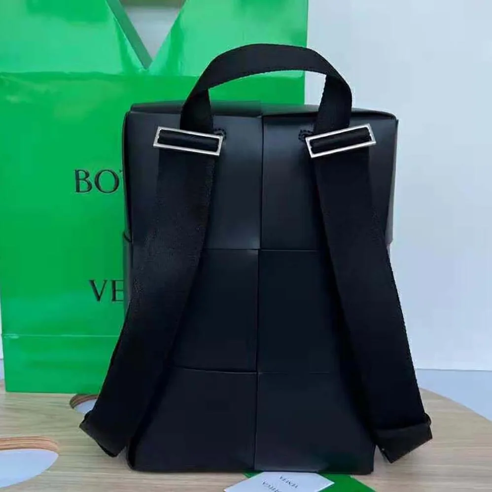Bottega Veneta Arco Backpack in Calfskin Leather for Men in Black Bottega Veneta Arco Backpack in Calfskin Leather for Men in Black