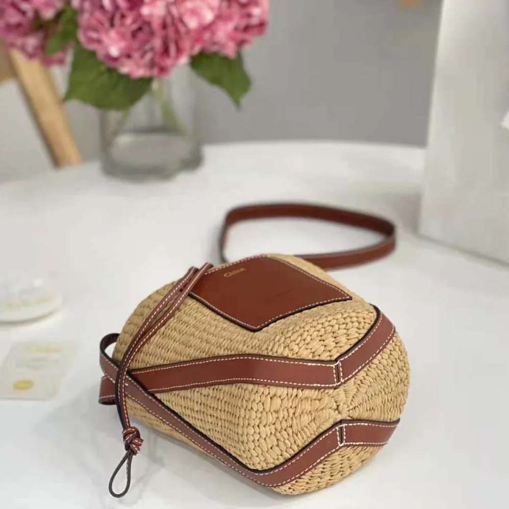 Chloe Small Basket in Fair-Trade Paper and Shiny Calfskin for Women in Brown Chloe Small Basket in Fair-Trade Paper and Shiny Calfskin for Women in Brown