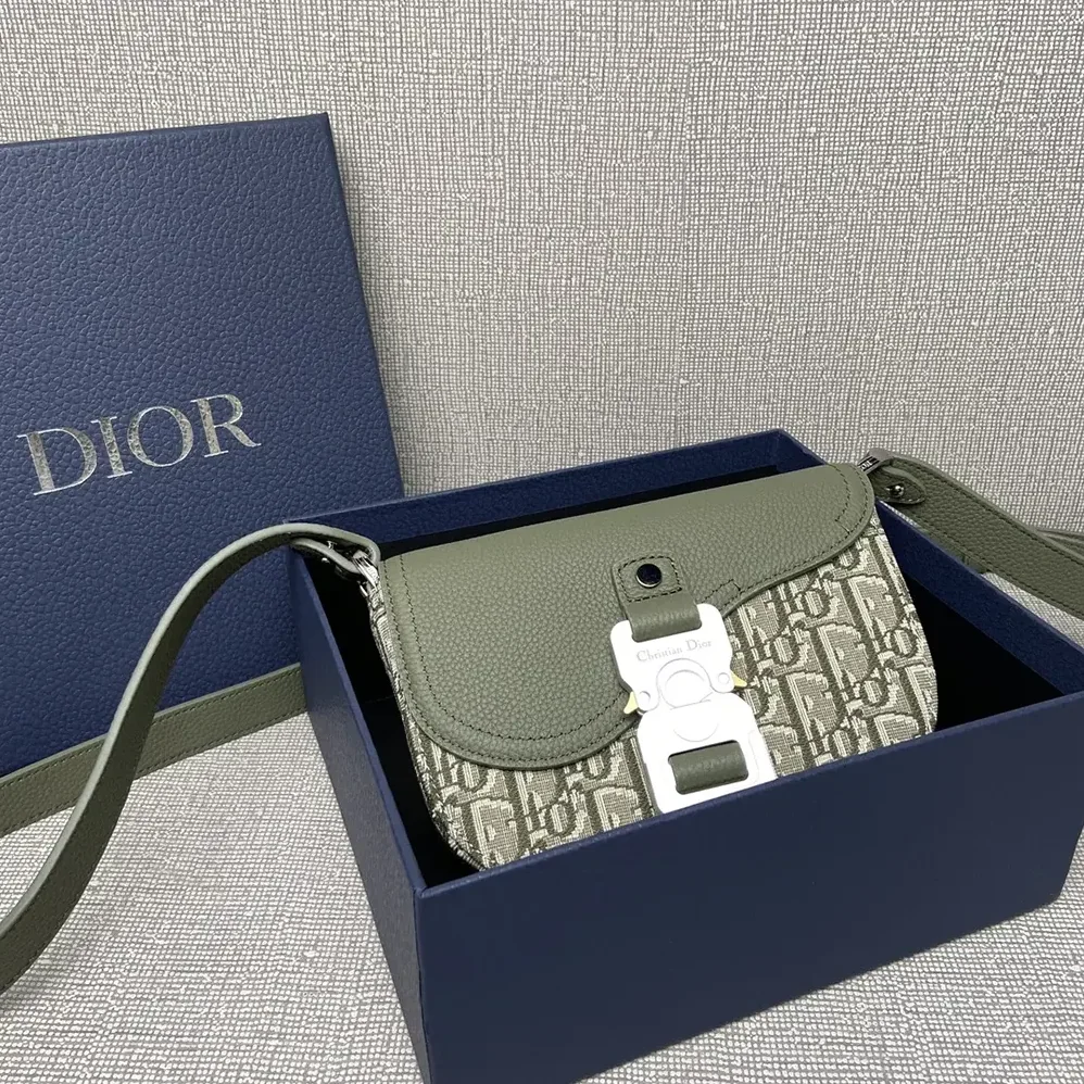 Dior Mini Saddle Messenger Bag with Flap Khaki Dior Oblique Jacquard for Men Dior Mini Saddle Messenger Bag with Flap Khaki Dior Oblique Jacquard for Men