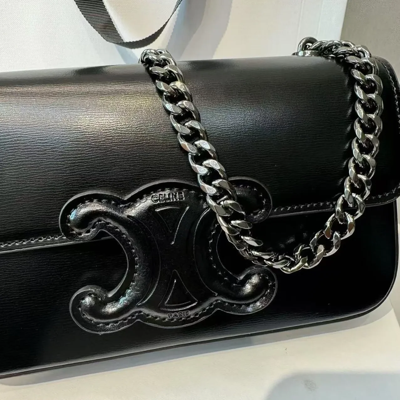 Chain Shoulder Bag Triomphe In Shiny Black / .38NO Chain Shoulder Bag Triomphe In Shiny Black / .38NO