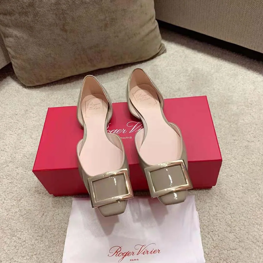 Roger Vivier Trompette Dorsay Metal Buckle Ballerinas in Patent Leather for Women in Beige Roger Vivier Trompette Dorsay Metal Buckle Ballerinas in Patent Leather for Women in Beige