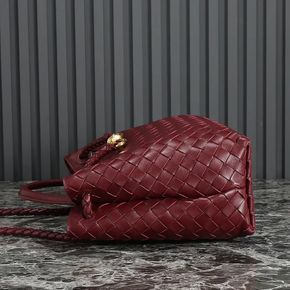 Bottega Veneta Medium Andiamo in Supple Intrecciato Leather for Women in Maroon Bottega Veneta Medium Andiamo in Supple Intrecciato Leather for Women in Maroon