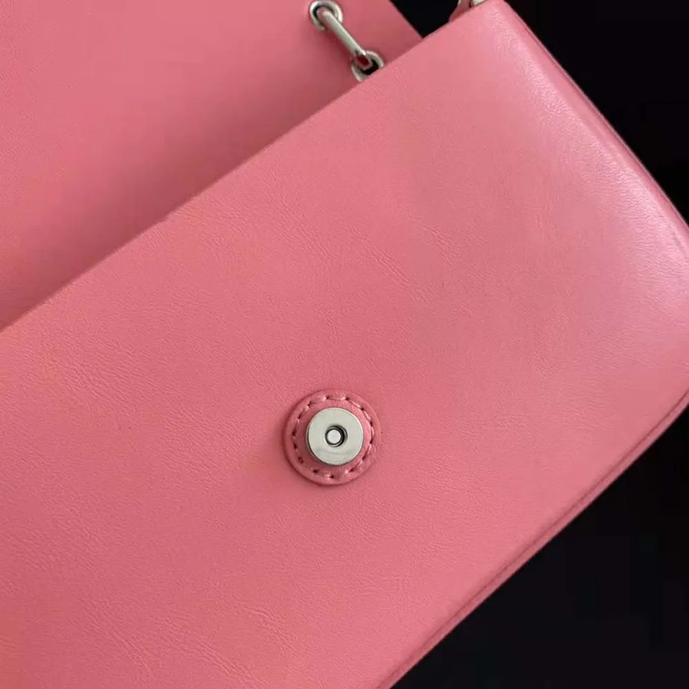 Fendi Baguette Phone Pouch Pink Patent Leather Pouch for Women Fendi Baguette Phone Pouch Pink Patent Leather Pouch for Women