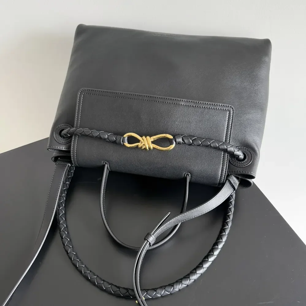 Bottega Veneta Medium Ciao Ciao for Women in Black Bottega Veneta Medium Ciao Ciao for Women in Black