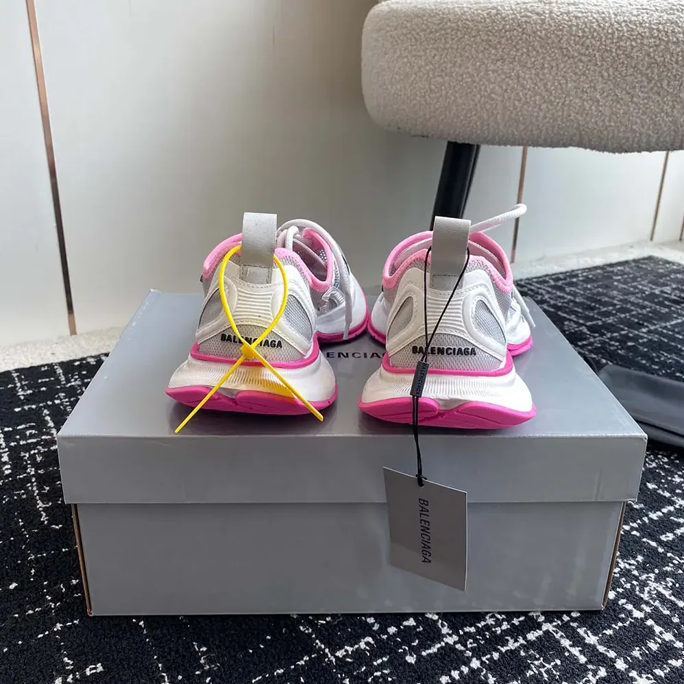 Balenciaga Circuit Sneaker in Grey White and Pink Polyester for Unisex Balenciaga Circuit Sneaker in Grey White and Pink Polyester for Unisex