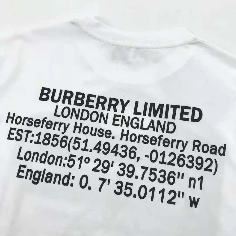 Burberry Pocket Bag Print Cotton Jersey T-shirt for Women in White Burberry Pocket Bag Print Cotton Jersey T-shirt for Women in White