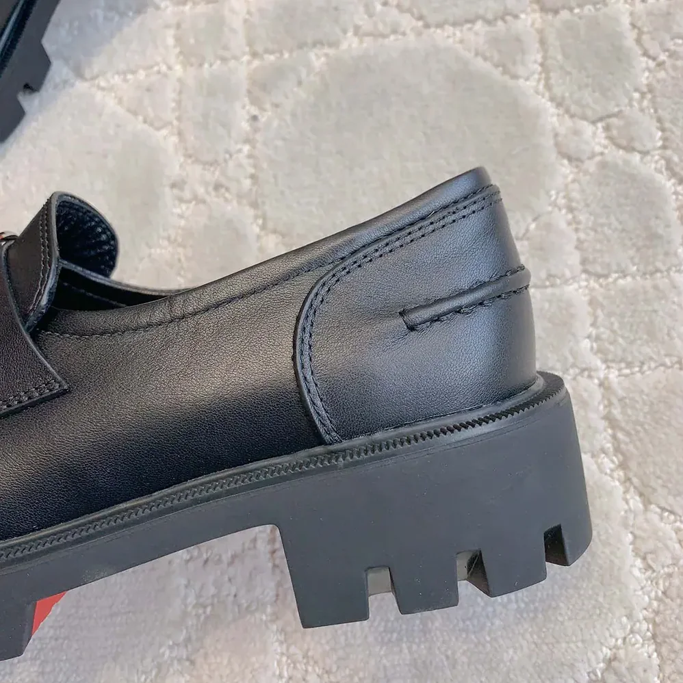 Christian Louboutin CL Moc Lug Loafers Calf leather for Women in Black Christian Louboutin CL Moc Lug Loafers Calf leather for Women in Black