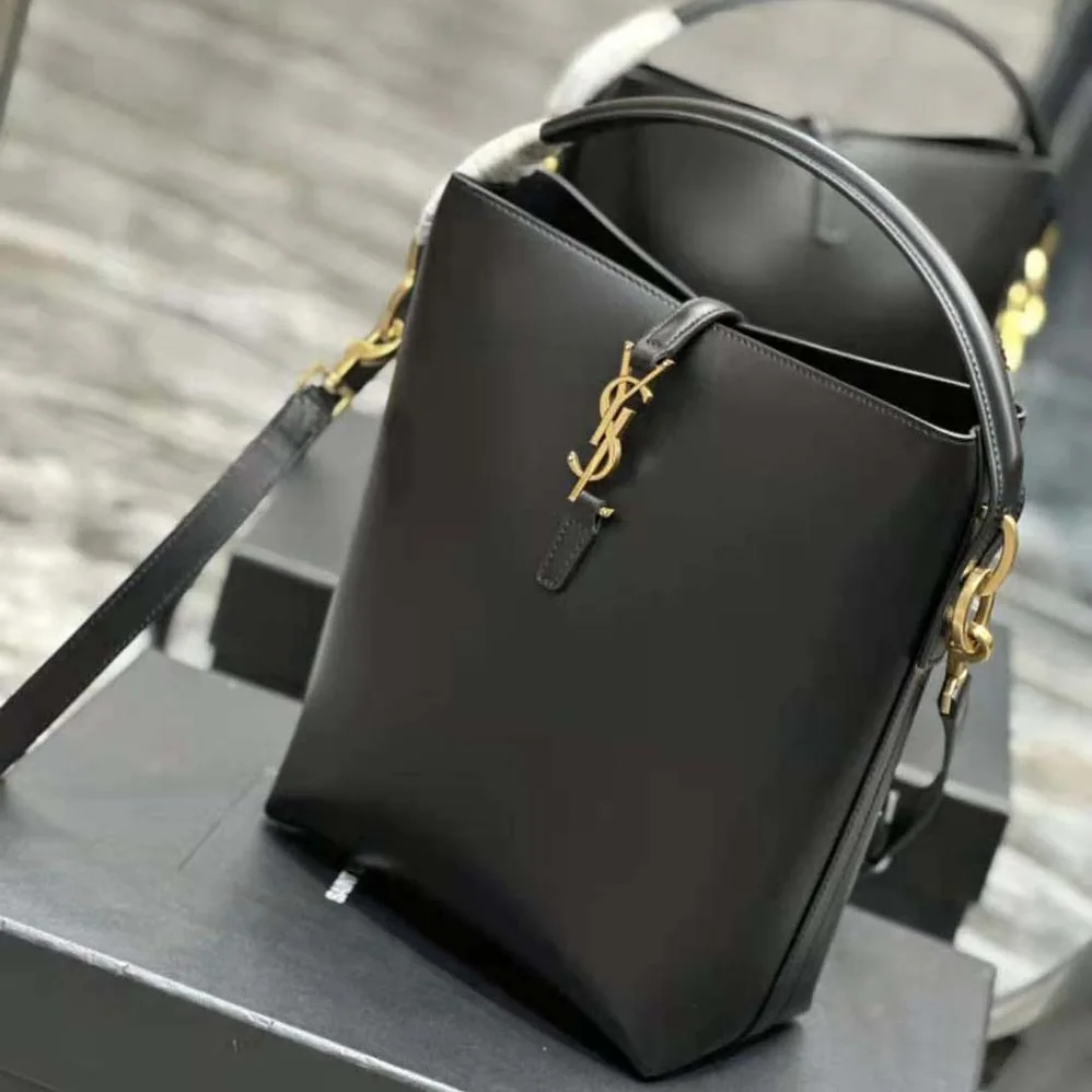 Saint Laurent YSL Le 37 in Shiny Leather for Women in Black