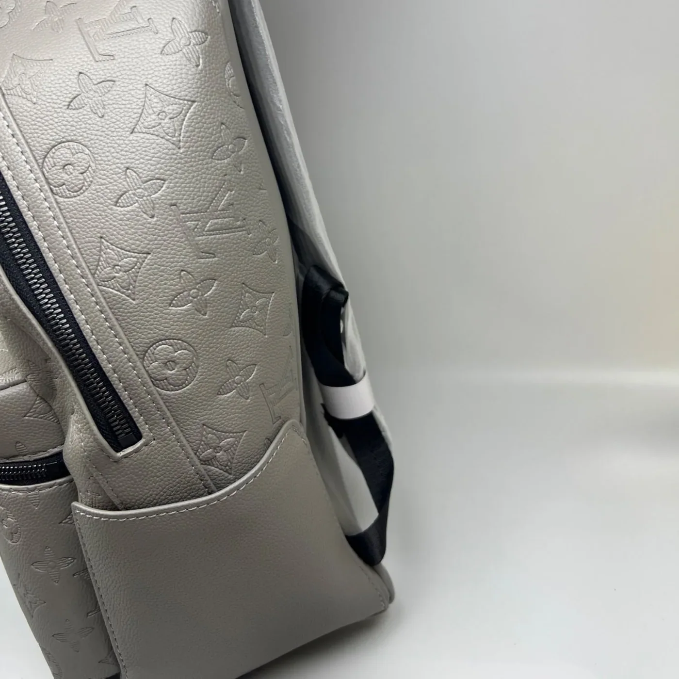 Louis Vuitton Discovery Backpack Grey /