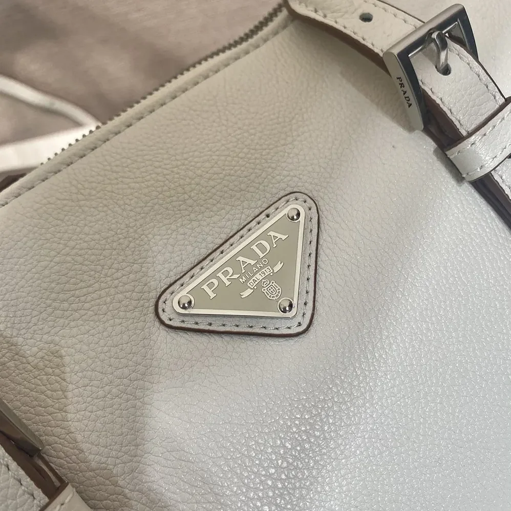Prada Bonnie Medium Antiqued Leather Tote Bag for Women in White Prada Bonnie Medium Antiqued Leather Tote Bag for Women in White