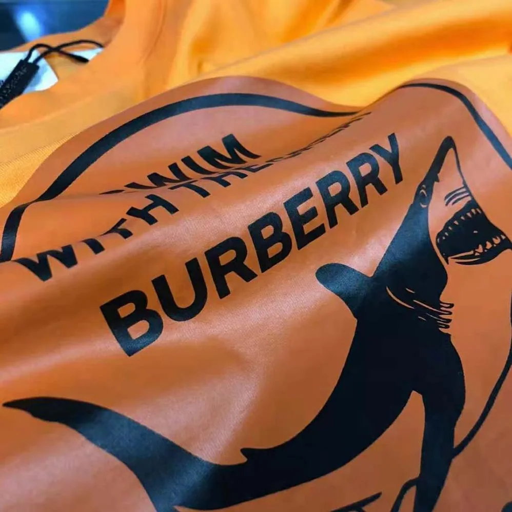 Burberry Shark Graphic Cotton Oversized T-shirt for Men in Orange Burberry Shark Graphic Cotton Oversized T-shirt for Men in Orange
