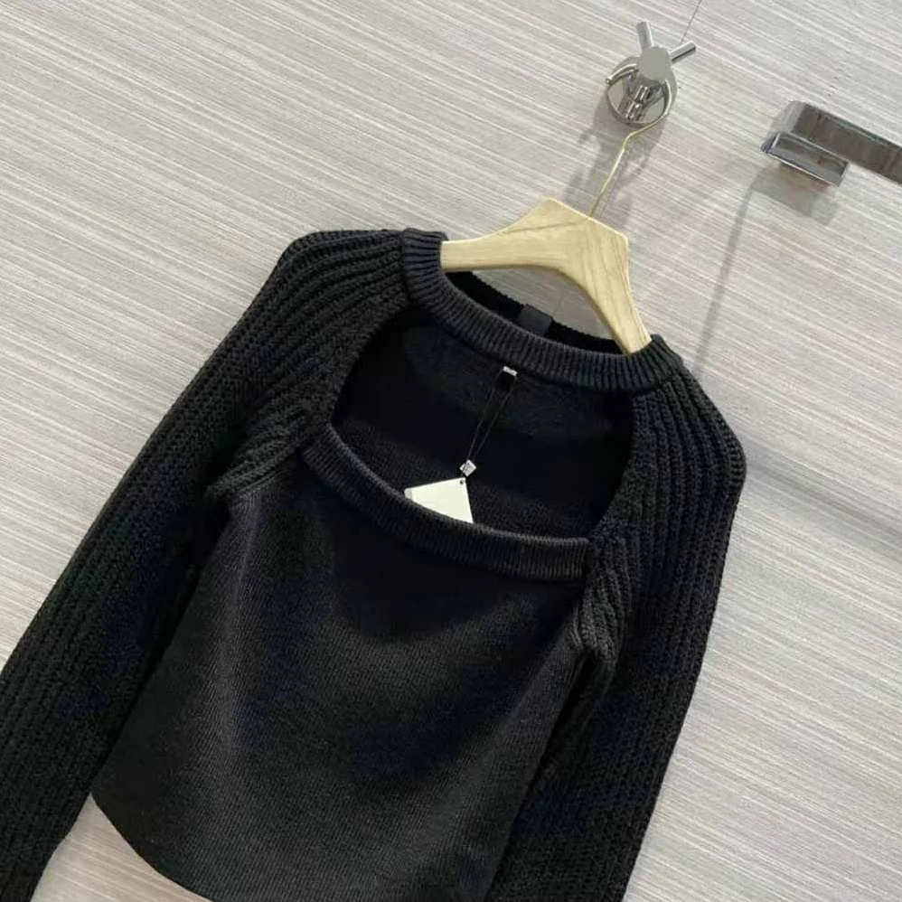 Loewe Cut Out Cropped Sweater in Wool for Women in Black Loewe Cut Out Cropped Sweater in Wool for Women in Black